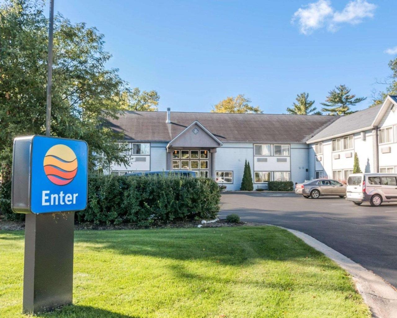 Comfort Inn Traverse City Exterior photo